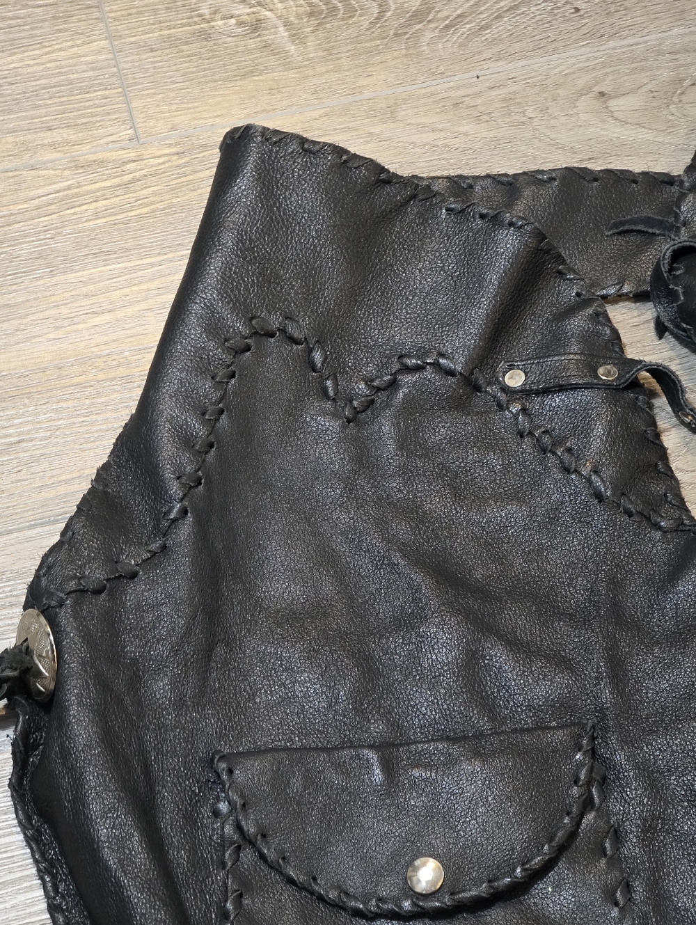 Vintage Heavy Leather Motorcycle/Cowboy Chaps Unisex Sz S-M Conchos Snaps - Picture 7 of 13